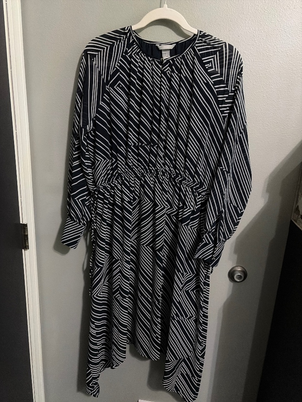 💙 H&M Midi Handkerchief Hem Long-sleeved Dress 💙